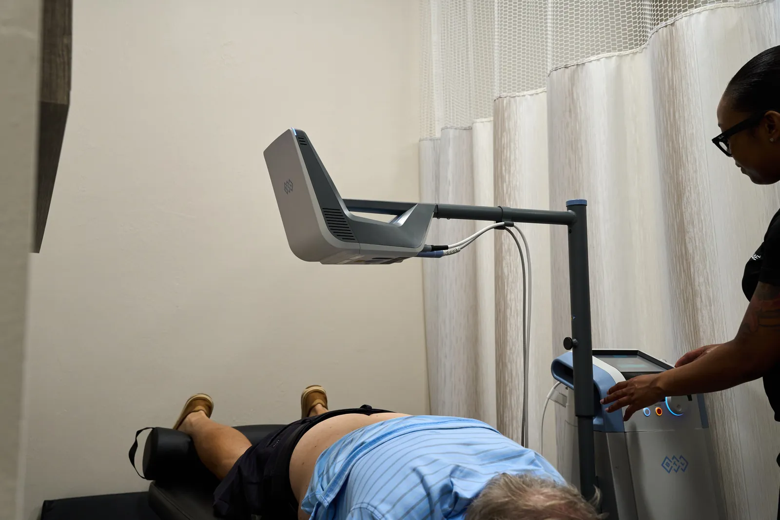 Laser therapy treatment session at Novaré