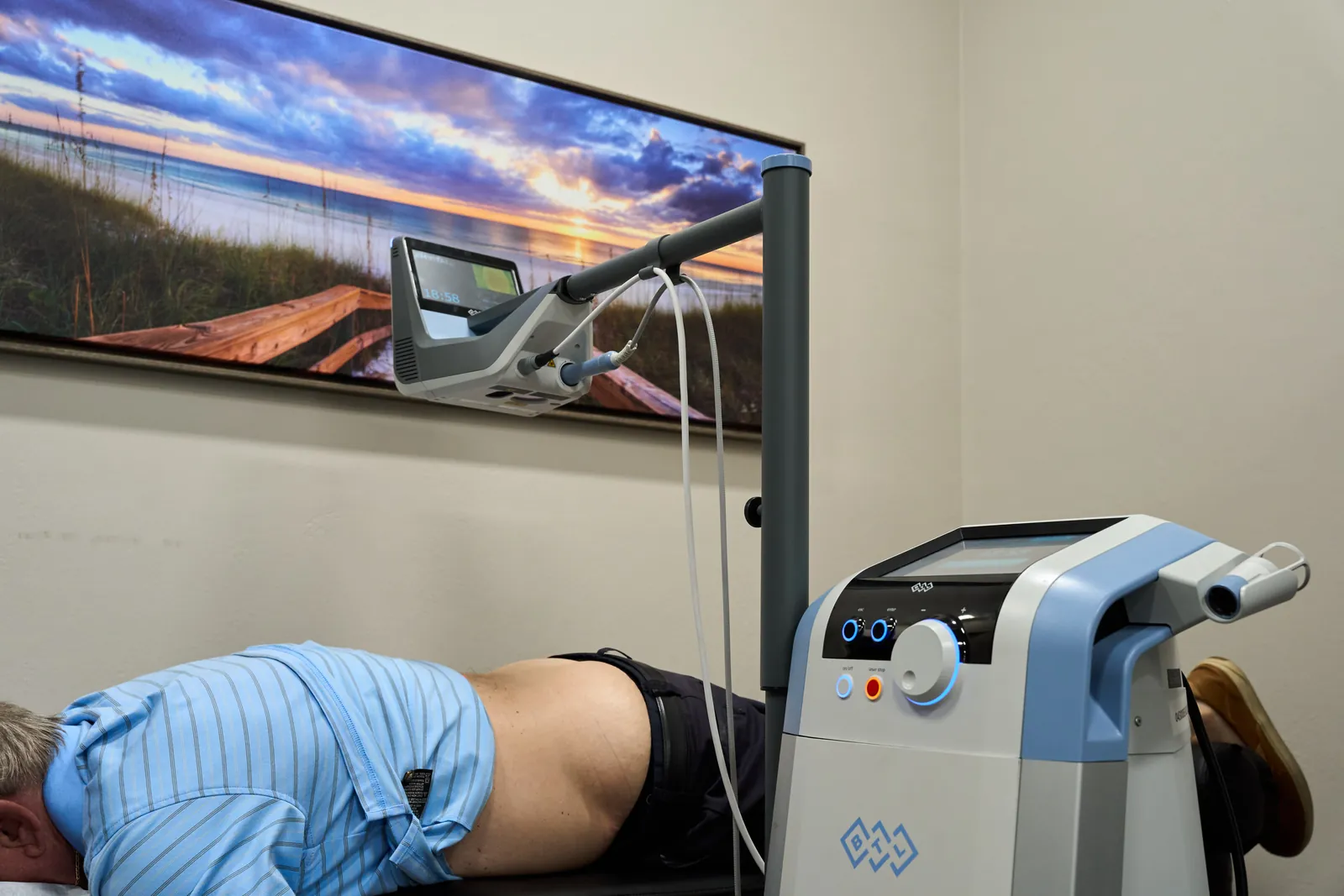 Class IV laser therapy treatment at Novaré Injury Care