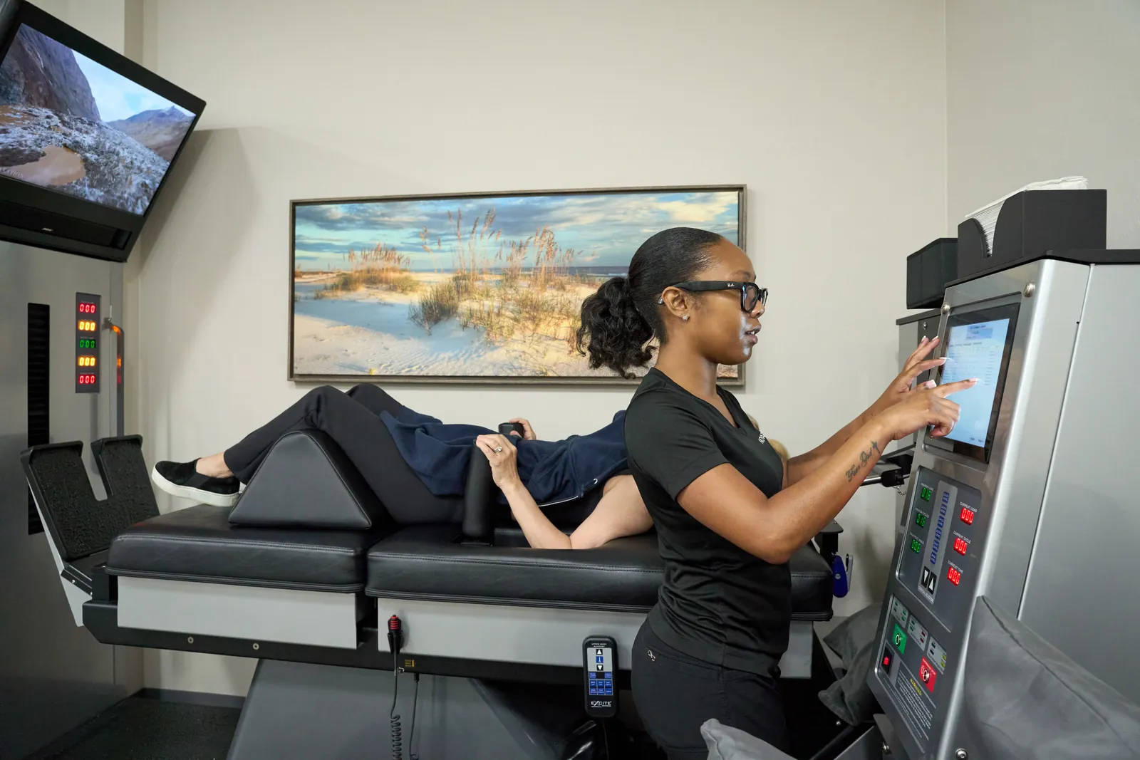 DRX9000 spinal decompression for herniated disc treatment