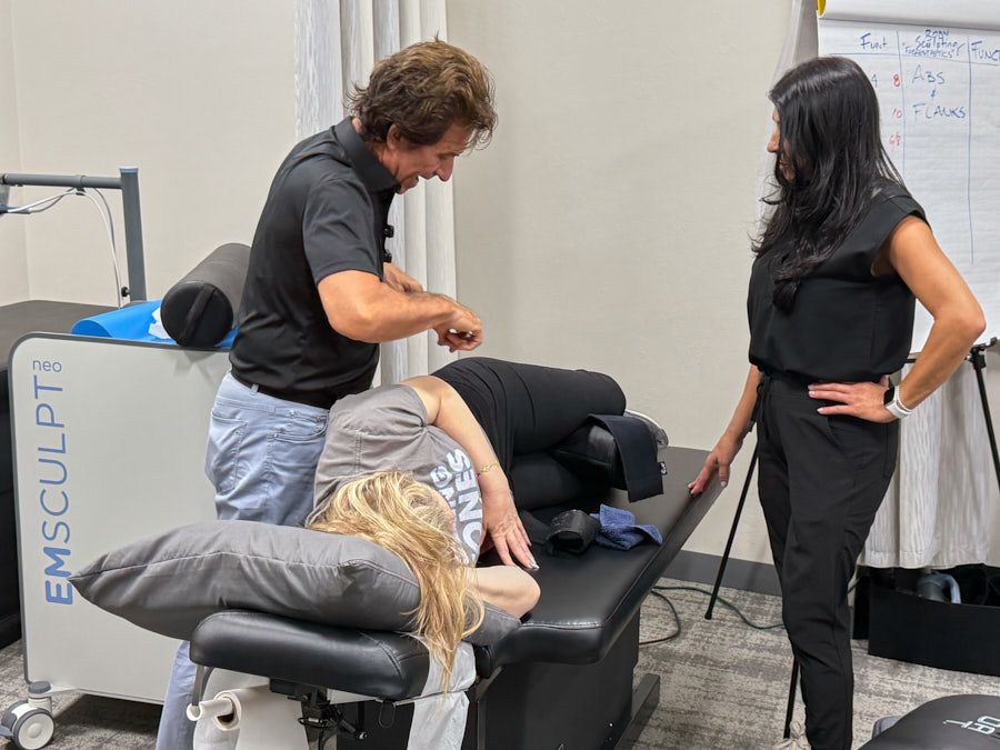 Dr. Ivan Bracic examining a patient to determine the right therapy combination at Novaré